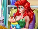 Беременная Ариэль рожает ребенка